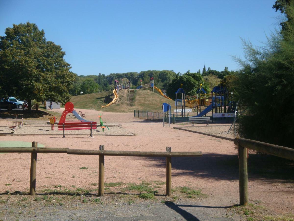 Studios Etape Du Lac Bourbon-Lancy Bagian luar foto