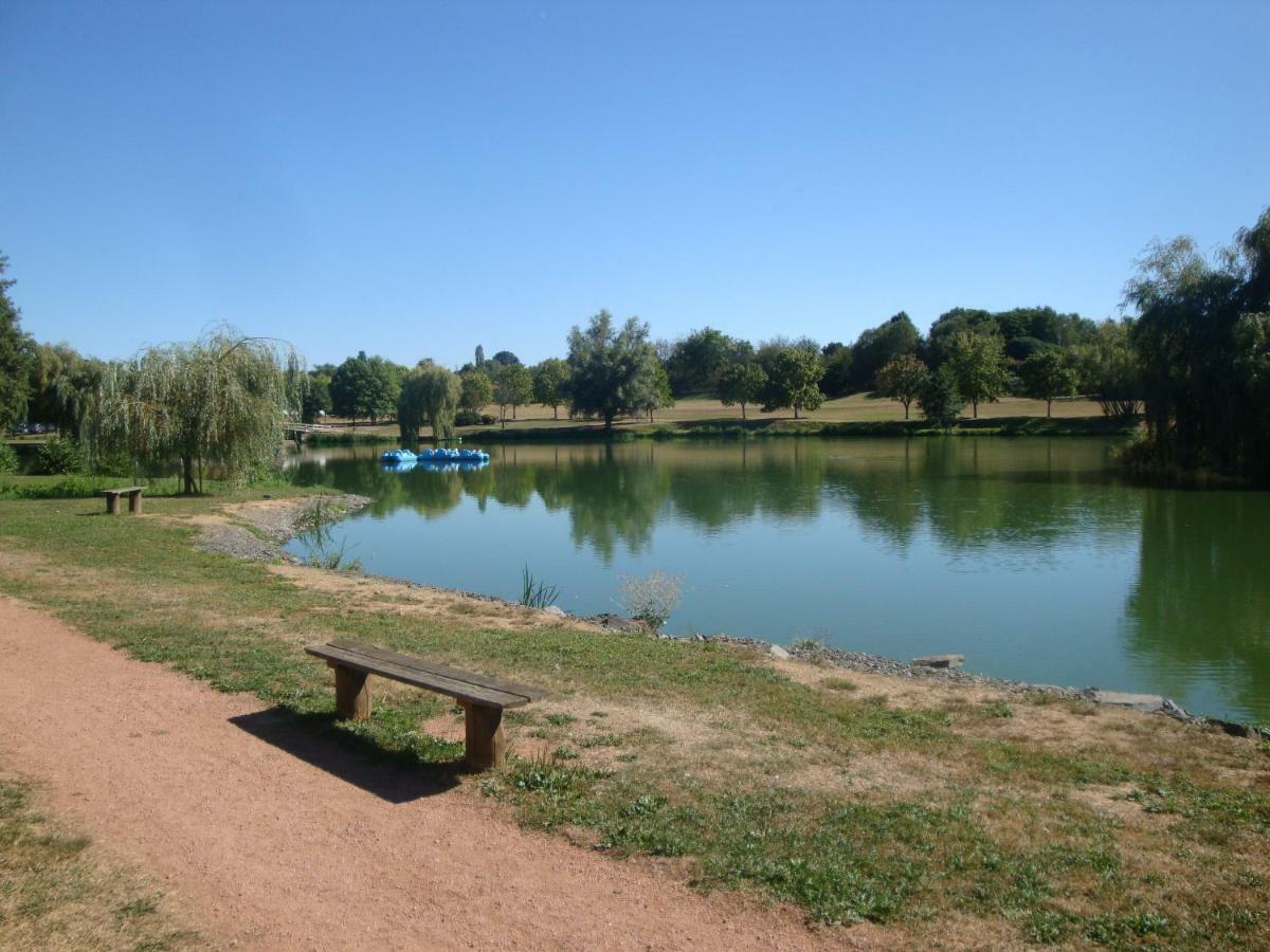 Studios Etape Du Lac Bourbon-Lancy Bagian luar foto