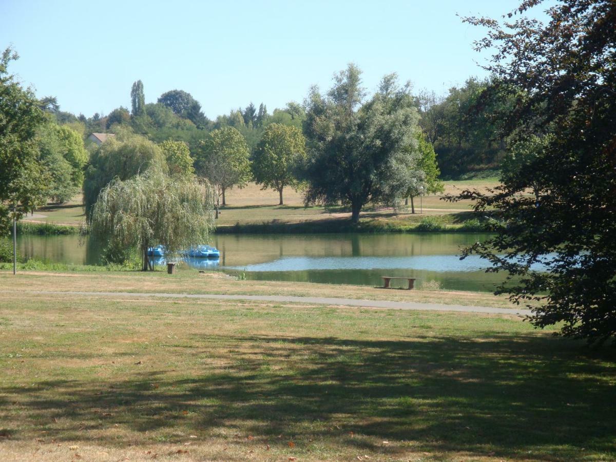 Studios Etape Du Lac Bourbon-Lancy Bagian luar foto