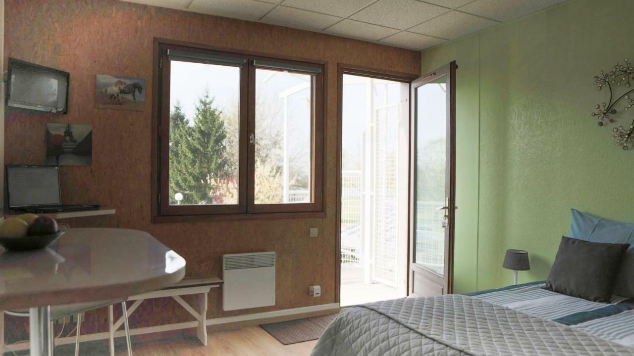 Studios Etape Du Lac Bourbon-Lancy Bagian luar foto