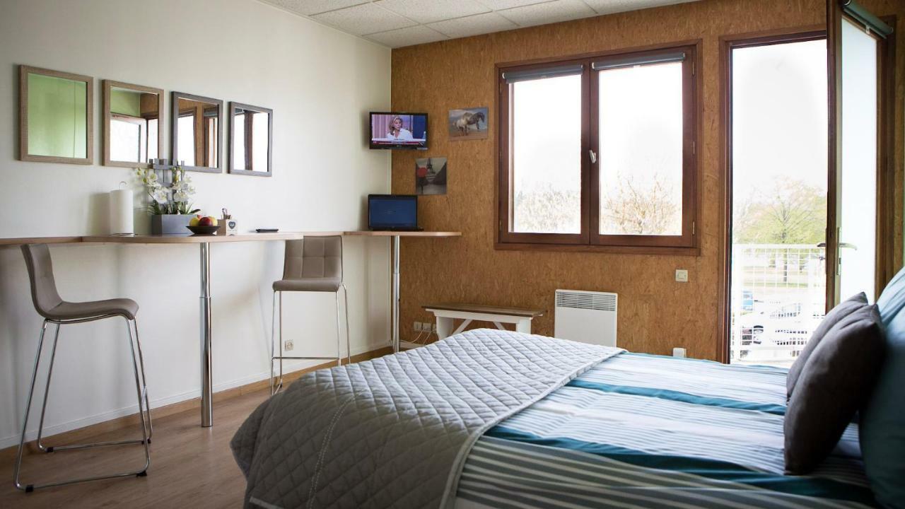 Studios Etape Du Lac Bourbon-Lancy Bagian luar foto